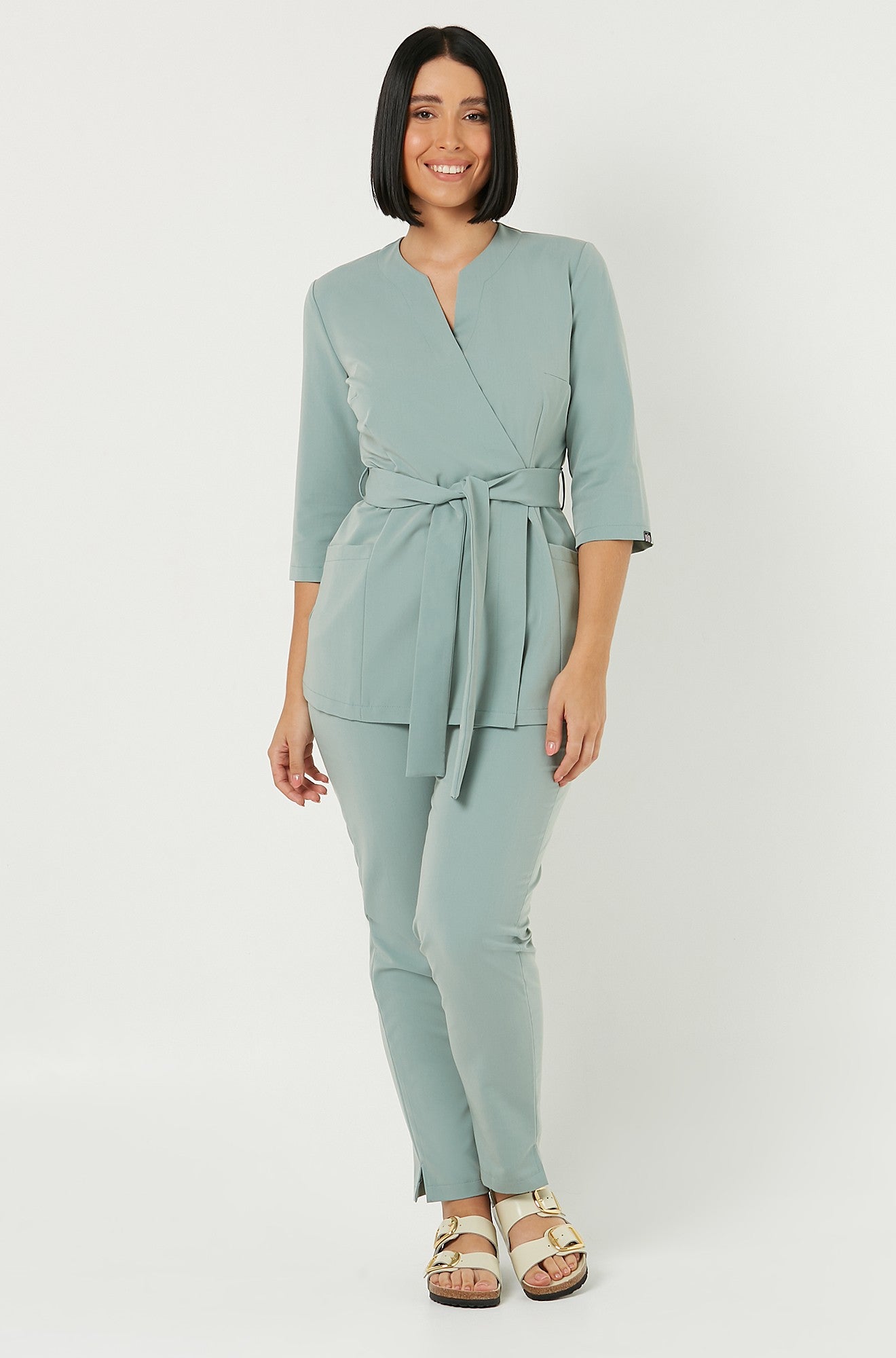 Halat scurt medical SOPHIA cu mâneci 3/4 - SAGE GREEN