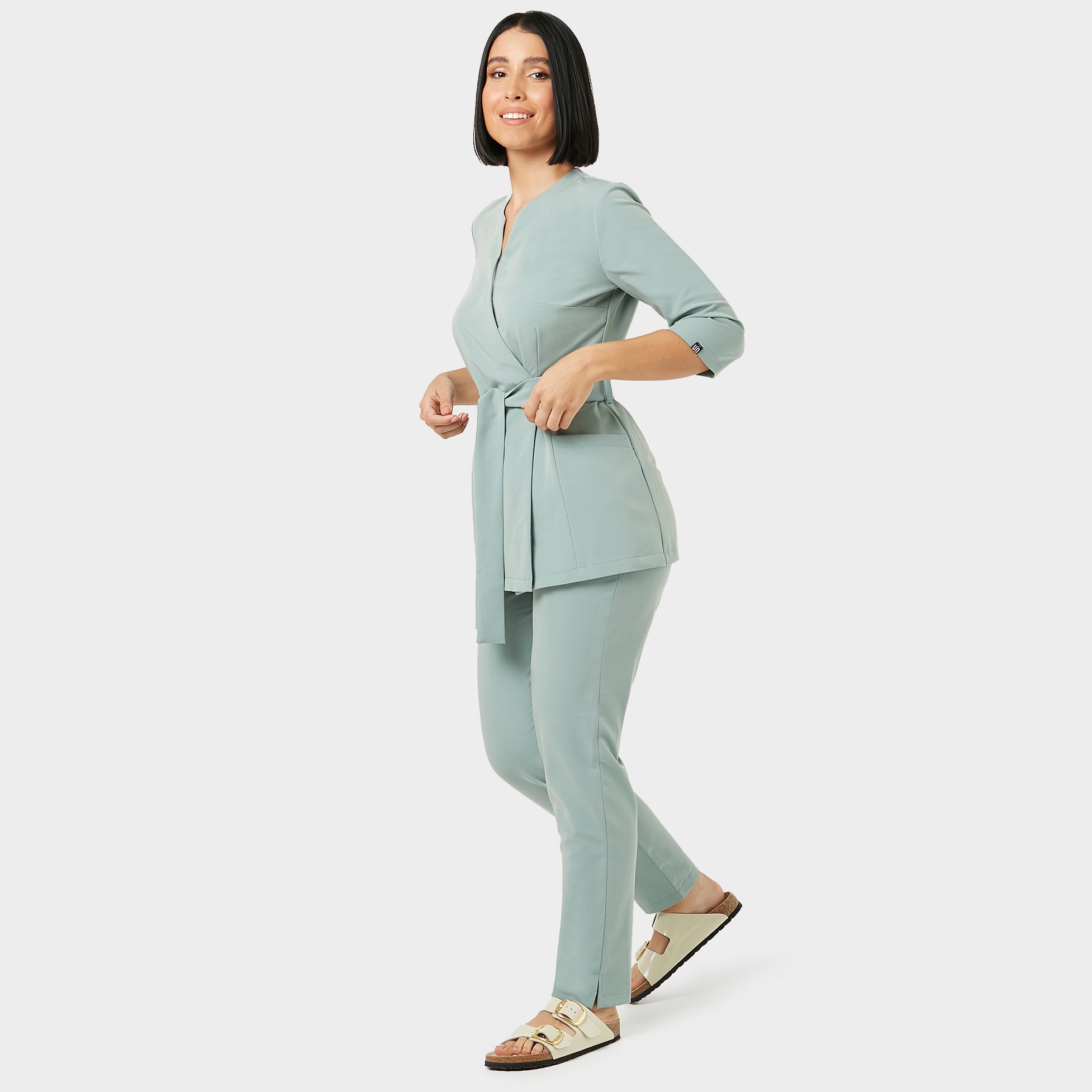 Halat scurt medical SOPHIA cu mâneci 3/4 - SAGE GREEN