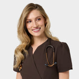 Halat scurt medical cu legătură AMELIA - DARK CHOCOLATE